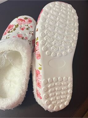 Floral Fuzzy Lined Slip-On Slippers - White with Pink Flowers